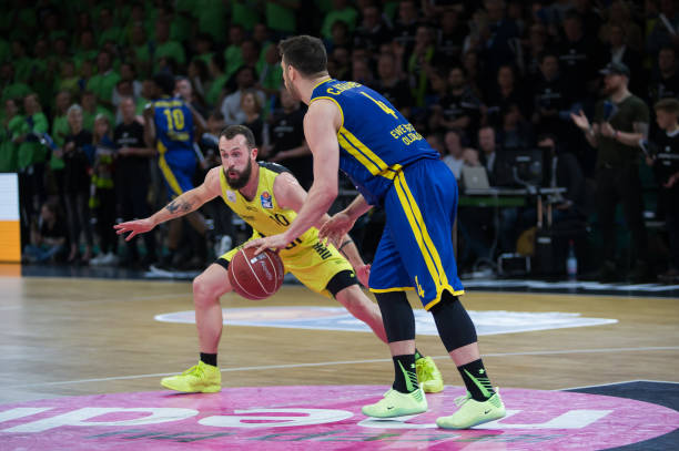 让球员们在 让球员们在