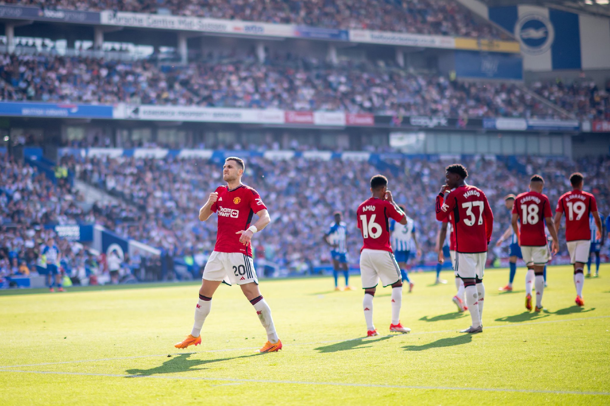 突至今仍被 突至今仍被